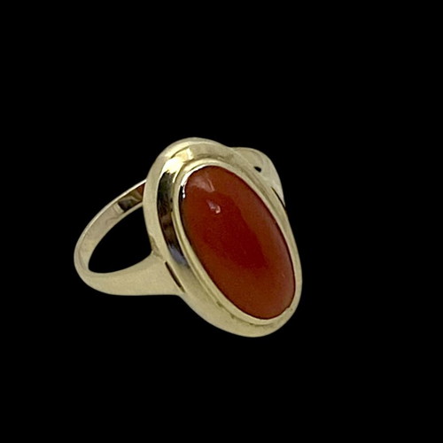 Gold ring with Mediterranean coral like new