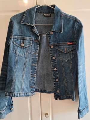 Paranoia women's denim jacket medium like new, elastic fabric