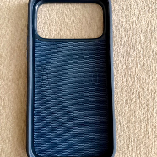 Θήκη iPhone 17Pro Max Techwooden σαν καινούργιο