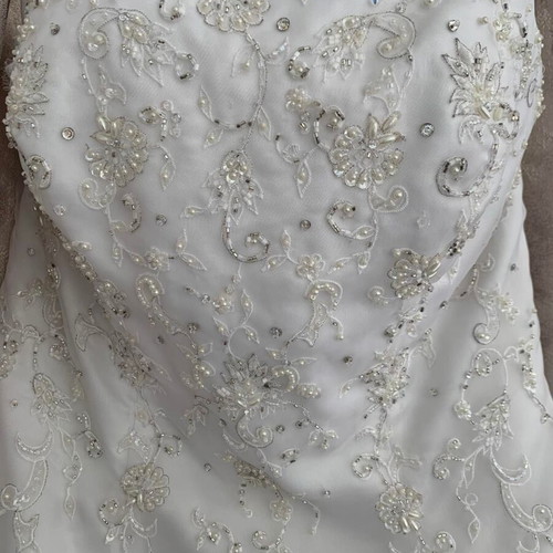 Wedding dress like new with pearls and embroidery, size L