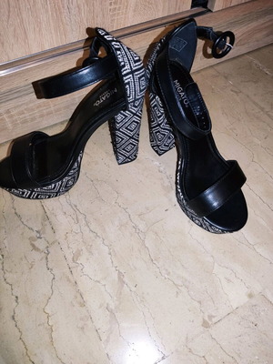 Migato women's shoes like new, black platform sandals size 37