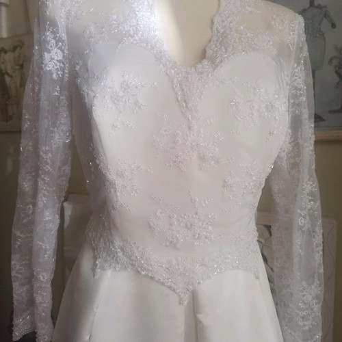 Handmade A-line wedding dress used, ivory satin with lace and pearls