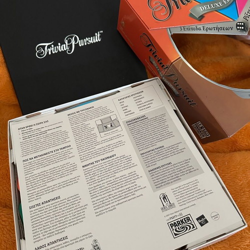 Trivial Pursuit Deluxe Edition like new