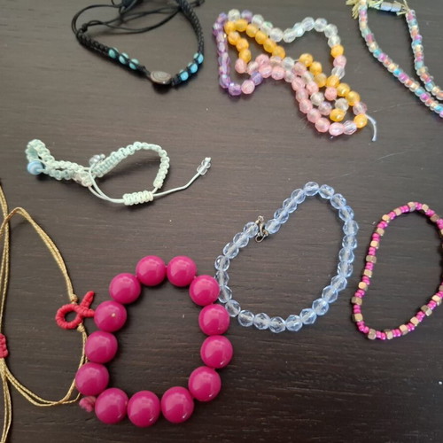 Bracelet set like new, mostly adjustable, multicolor
