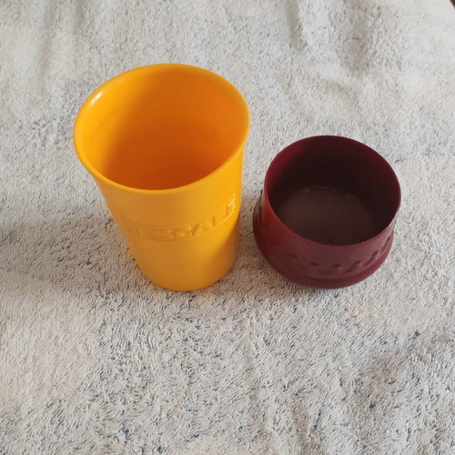 Nescafé vintage plastic shaker used