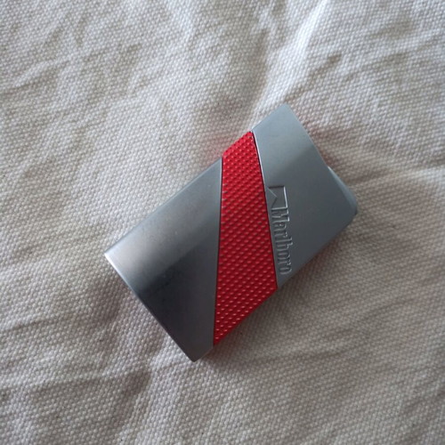Marlboro metal lighter like new