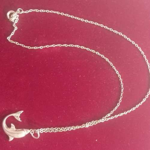 Silver chain with dolphin pendant 925 like new
