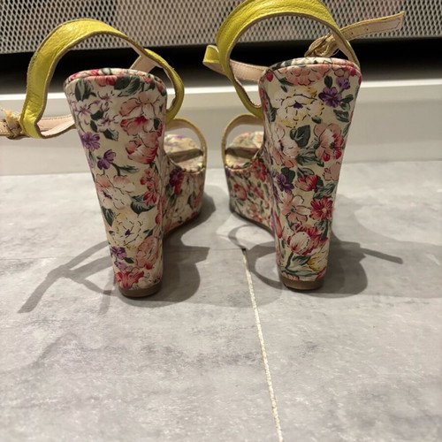 Floral platform shoes used with leather strap size 38