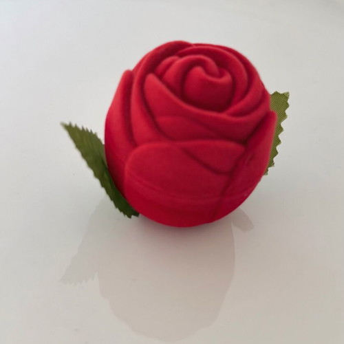 Velvet ring box in red rose shape new