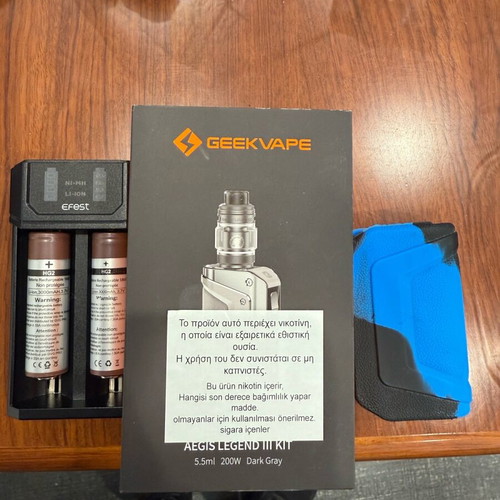 Geekvape Aegis Legend 3 mod kit like new with charger and liquid