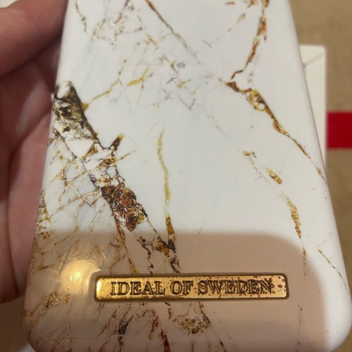 iPhone XS Max case ideal of Sweden used with ring holder and side damage