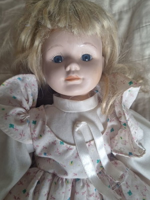 Porcelain doll used, 40 centimeters