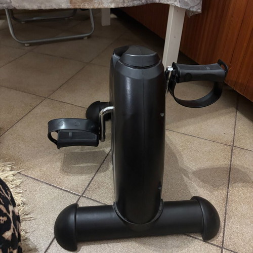 Exercise bike used for physiotherapy with adjustable pedals