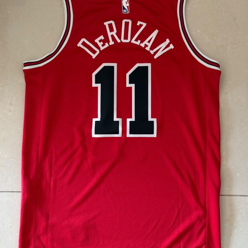 DeMar DeRozan Chicago Bulls jersey, large