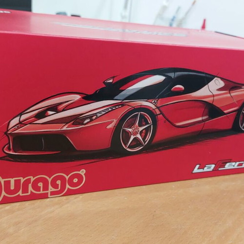 La Ferrari 1:18 Bburago Signature Series diecast model
