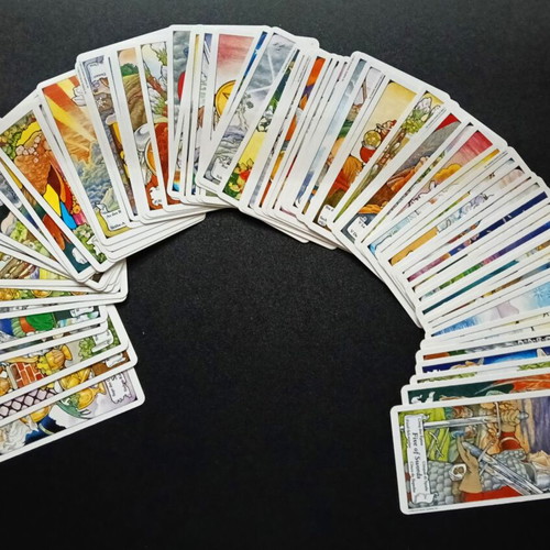 The Essential Tarot card deck by Rosalind Simmons like new book and card set