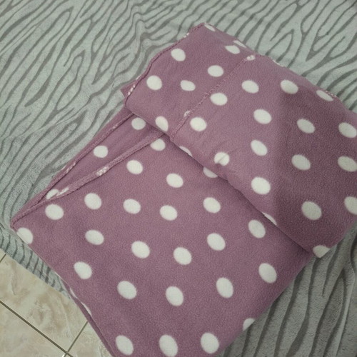 Polka dot quilt for single bed