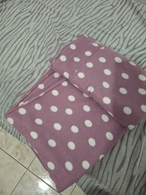 Polka dot quilt for single bed