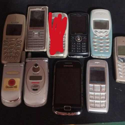 Old Nokia Motorola Panasonic Samsung cell phones used, all together