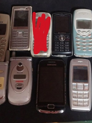 Παλιά κινητά Nokia Motorola Panasonic Samsung μεταχειρισμένα, όλα μαζί
