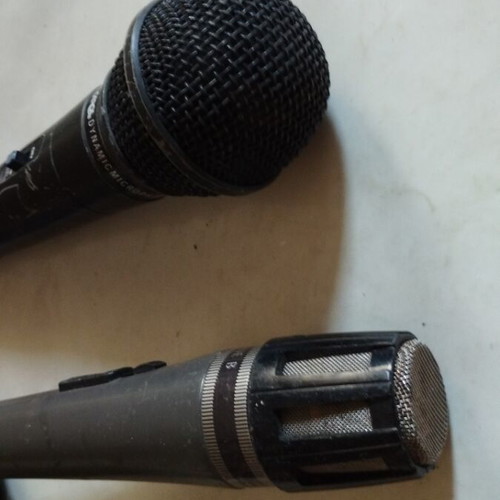 Unidyne B and Carol Dunamic Udm-525 microphones used, pack of 2