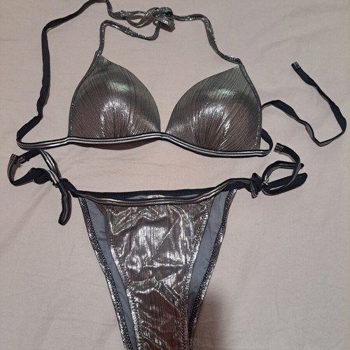 Bikini lamé with built-in padding, like new, size S/M, silver