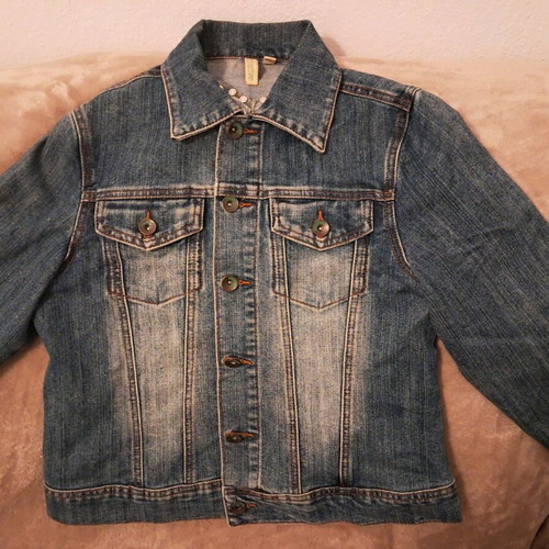 Denim jacket embroidered butterfly like new