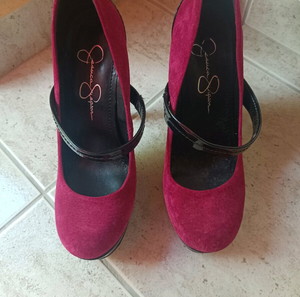 Jessica Simpson pumps
