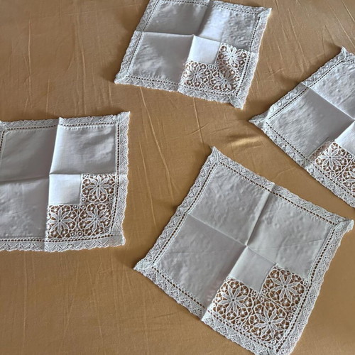 White napkins with cutwork design set of 6 like new