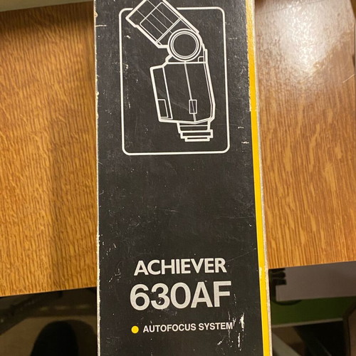 Achiever 630AF flash like new with box and 3 color filters
