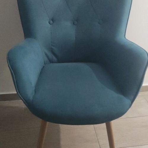 Armchair green with wooden supports like new