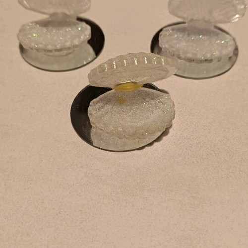 Decorative shells with rhinestones like new, set of 3