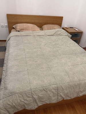 Κρεβάτι διπλό Malme Ikea 160x200 με στρώμα Klinostrom και κομοδίνο σαν καινούργιο