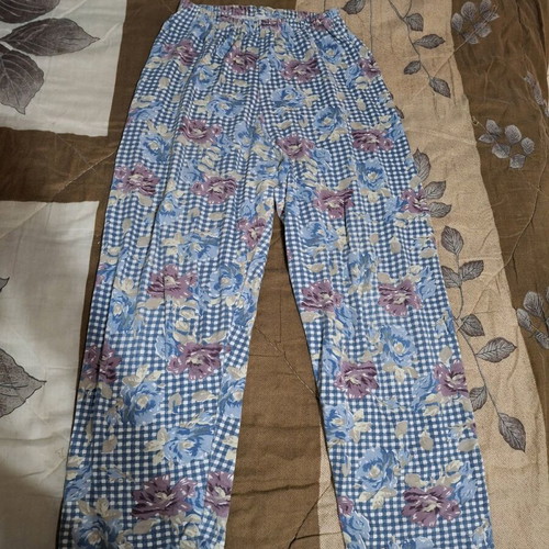 Pajama pants like new with flowers size L
