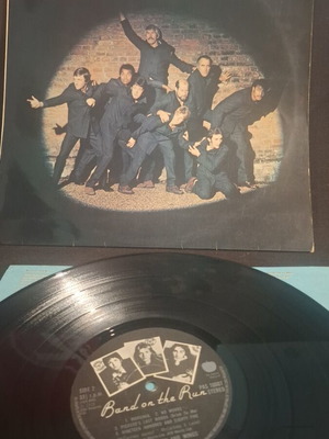 Band on the Run vinyl record used, with insert F2