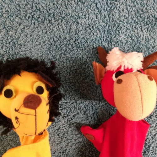Pop-up lion and cow puppets in cone shape, set of 2