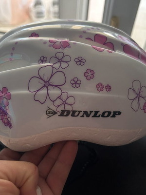 Παιδικό κράνος ποδηλάτου Dunlop σαν καινούργιο, λευκό με ροζ λουλουδάκια, μέγεθος 48-52 cm