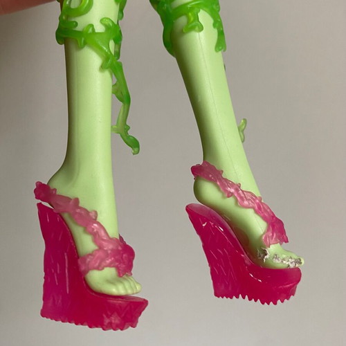 Monster High Venus McFlytrap doll 2012 Swim Class used