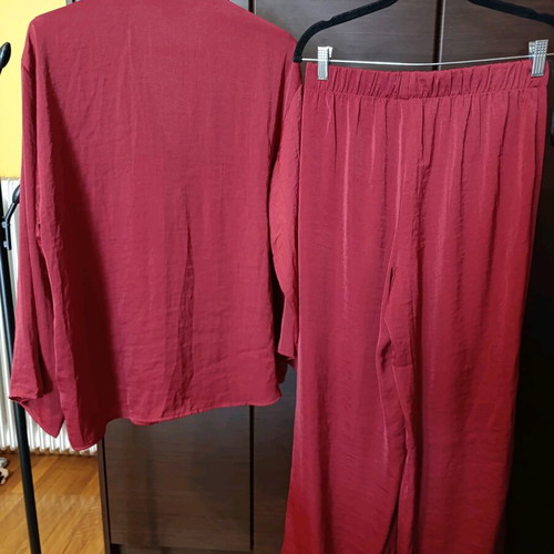 H&M satin pajamas new, red burgundy size S