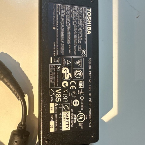 Toshiba Satellite Original Power Supply like new 19V 3.95A