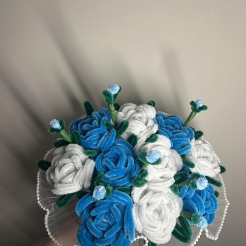 Handmade bouquet with 17 flowers like new