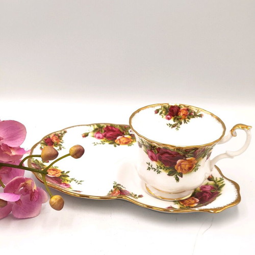 Royal Albert Old Country Roses coffee/tea tennis set like new