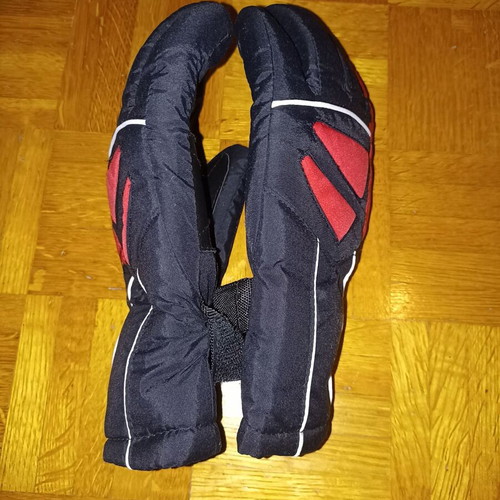 Winter gloves new, pack of 2 pairs in L and M sizes, black and red
