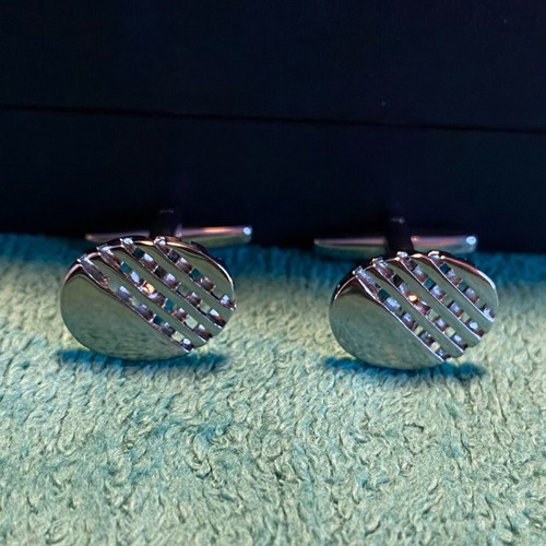 Tie rack cufflinks like new, white