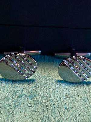 Tie rack cufflinks like new, white