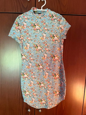 Floral mini dress with a stand-up collar