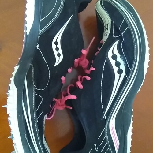 Saucony Kilkenny XC4 racing spikes used, size 42, black with pink laces
