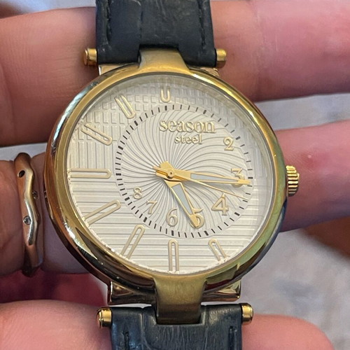 Women's watch with leather strap like new