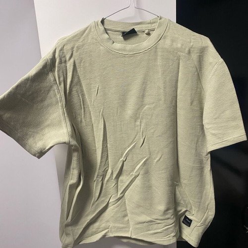Pull&Bear T-shirt size S like new, light green color