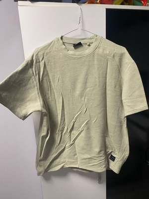 Pull&Bear T-shirt size S like new, light green color